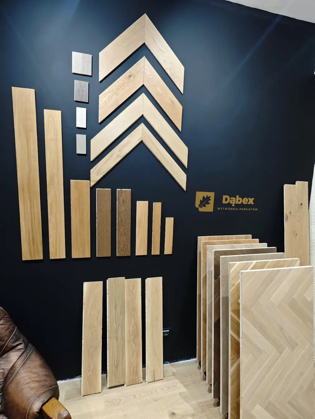 Стенна композиция с мостри Dabex и рибена кост