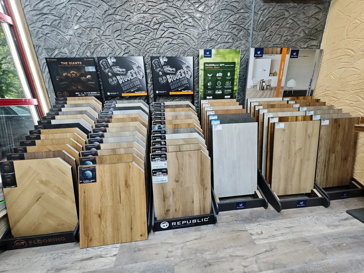 Реални снимки от магазина на Хит Паркети